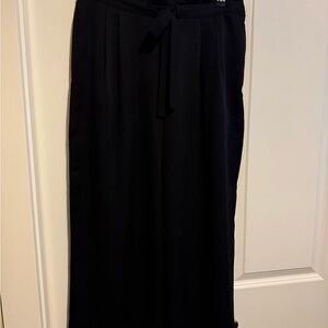 Elegant DR2 Black Wide-Leg Capri Pants